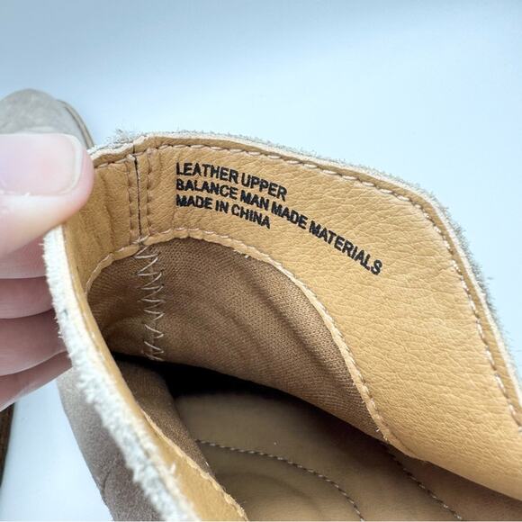 Born Kerri Suede Dip Side Back Zip Bootie Cream Tan Size 8.5 Boho Western Office - Picture 11 of 12